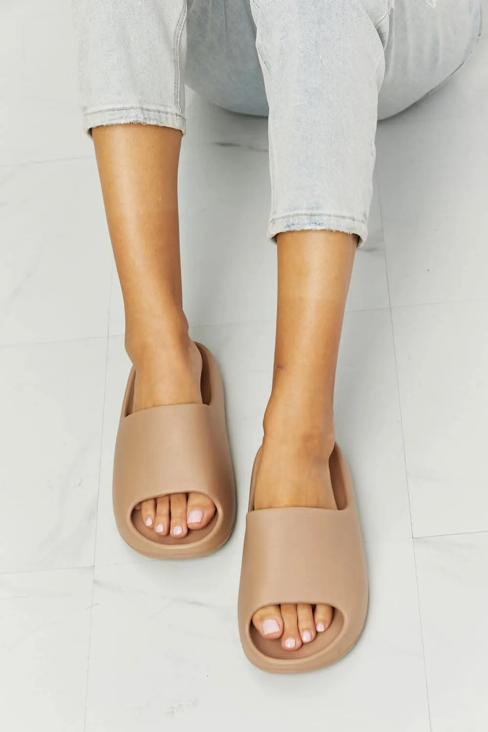 Nook Joi beige comfort slides