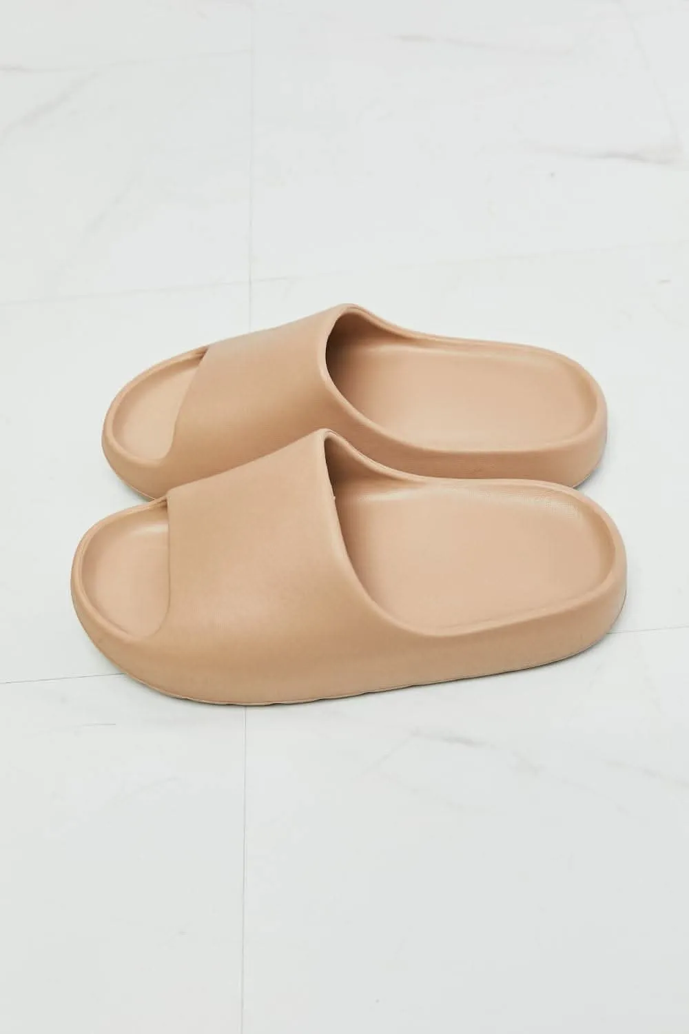 Nook Joi beige comfort slides