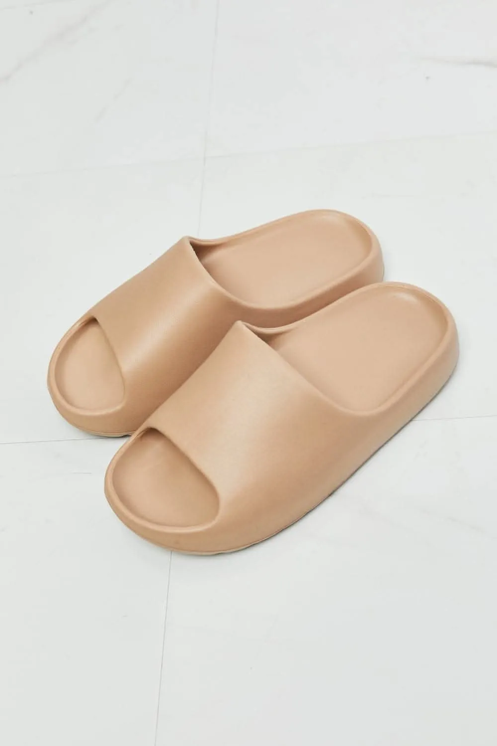 Nook Joi beige comfort slides