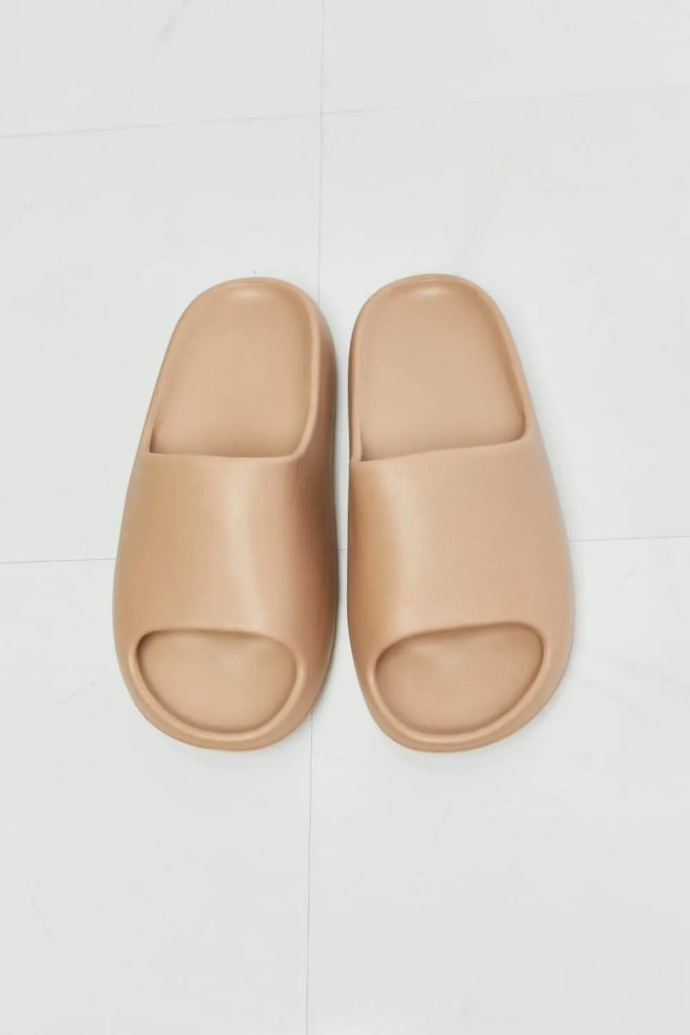 Nook Joi beige comfort slides